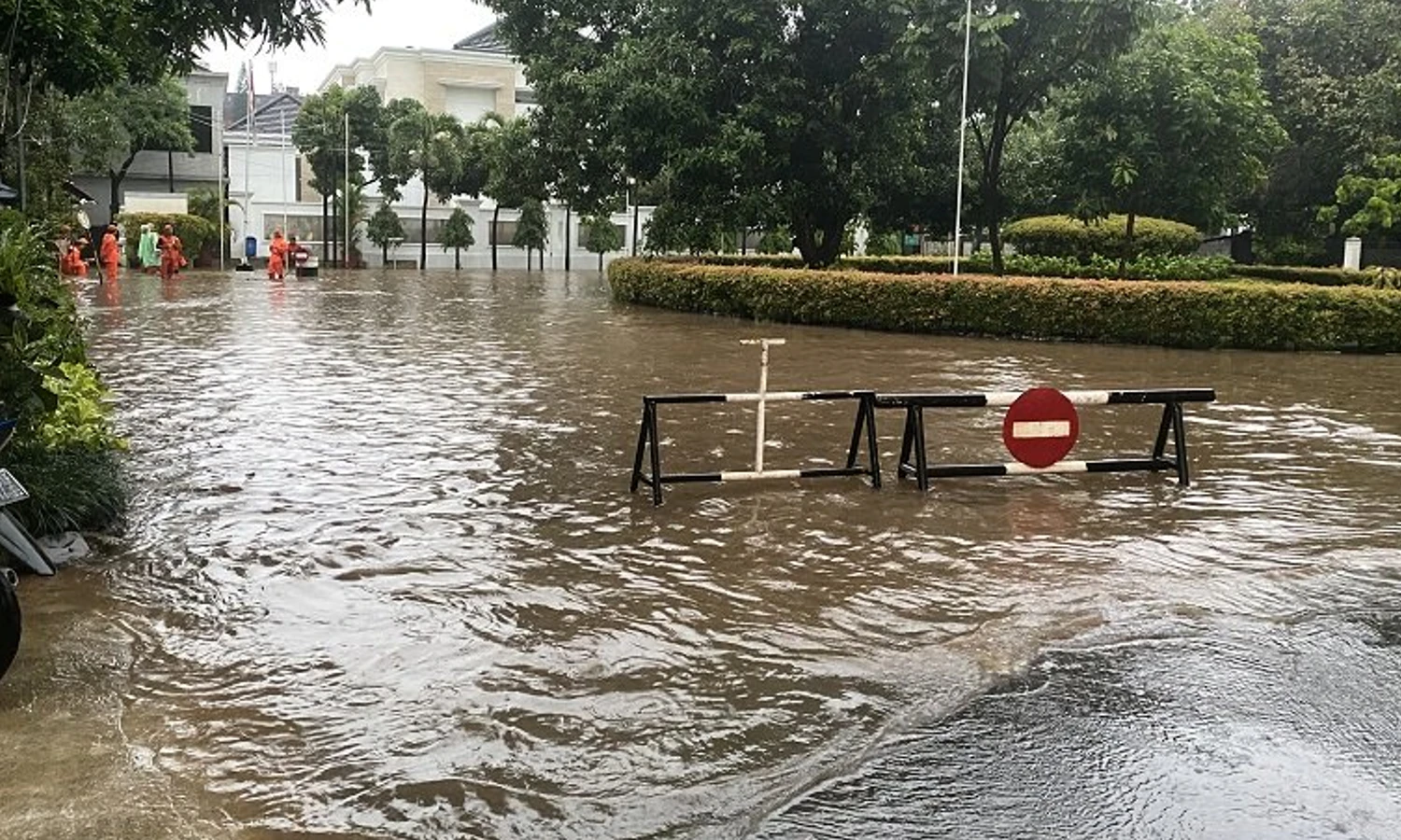 Diguyur Hujan, 16 RT dan 7 Ruas Jalan di Jakarta Tergenang Banjir