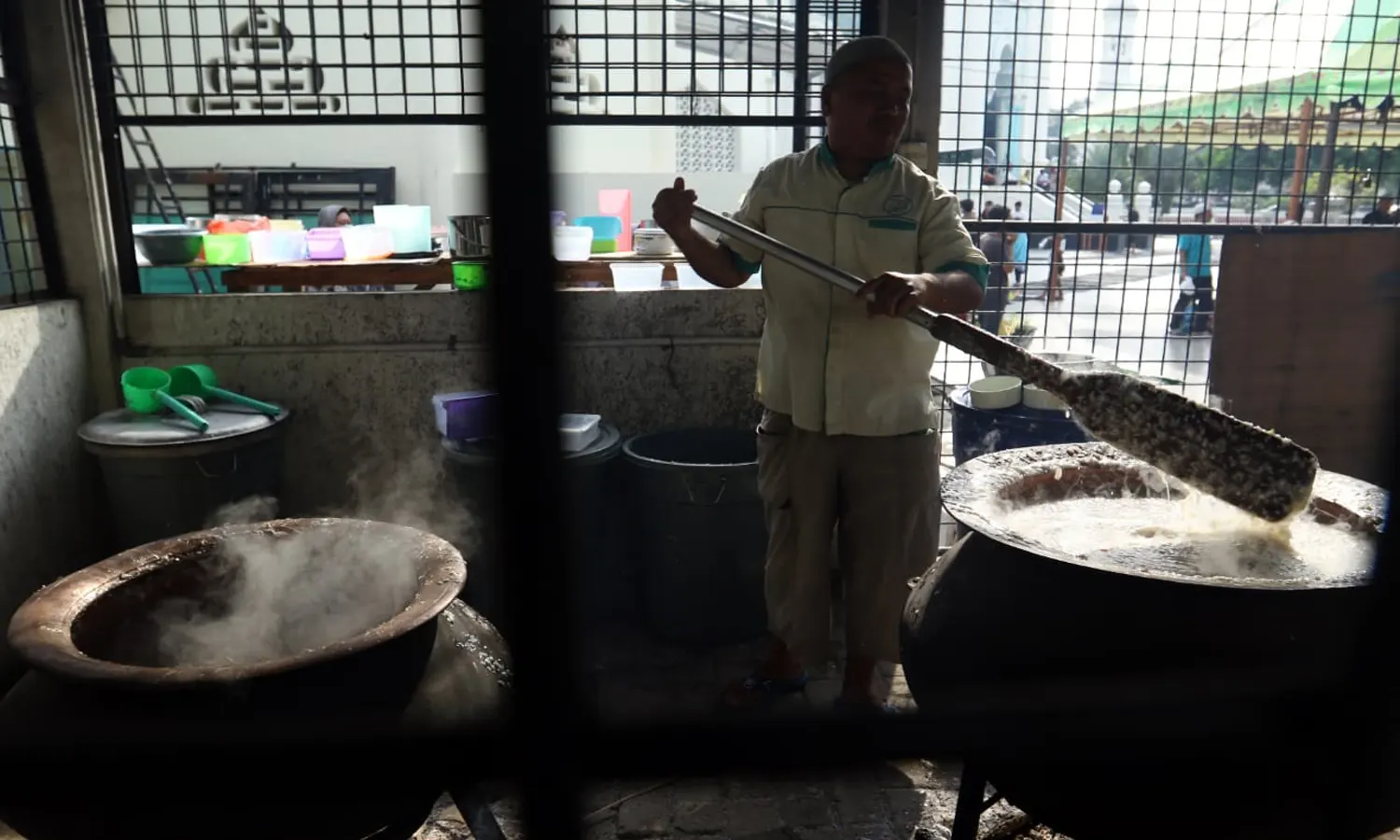 Sensasi Rempah Bubur Sup Khas Sultan Deli di Masjid Raya Al Mashun