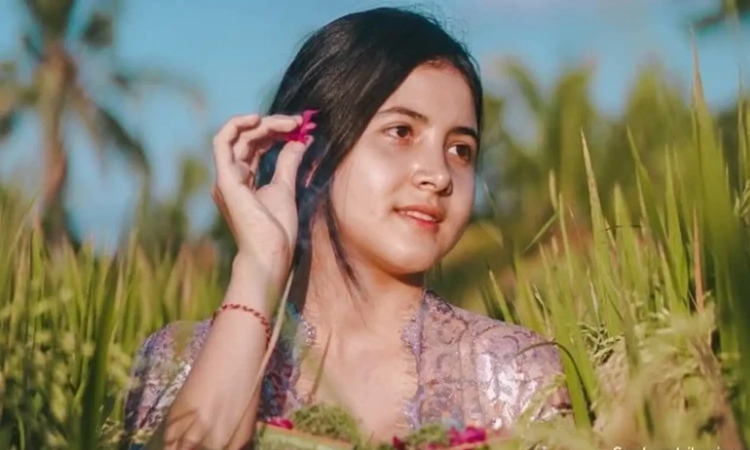 Tidak Hanya I Love Mama Mantu, Berikut Beberapa Lagu Coveran Bulan Sutena yang Viral
