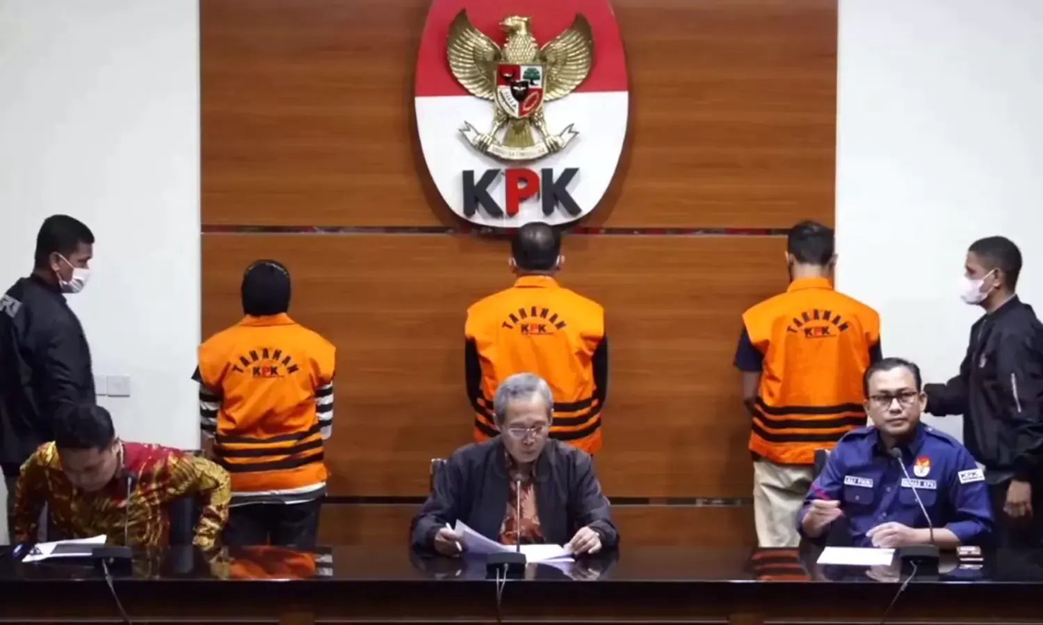 Dijerat 3 Kasus Dugaan Korupsi, Masa Penahanan Bupati Meranti Nonaktif Diperpanjang 40 Hari