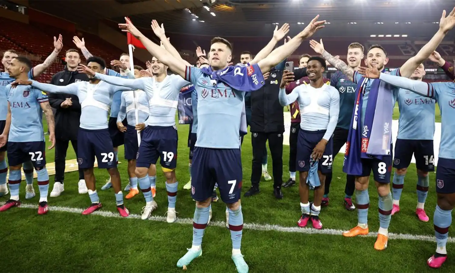 Vincent Kompany Sukses Bawa Burnley Amankan Satu Tiket ke Premier League Musim 2023/2024