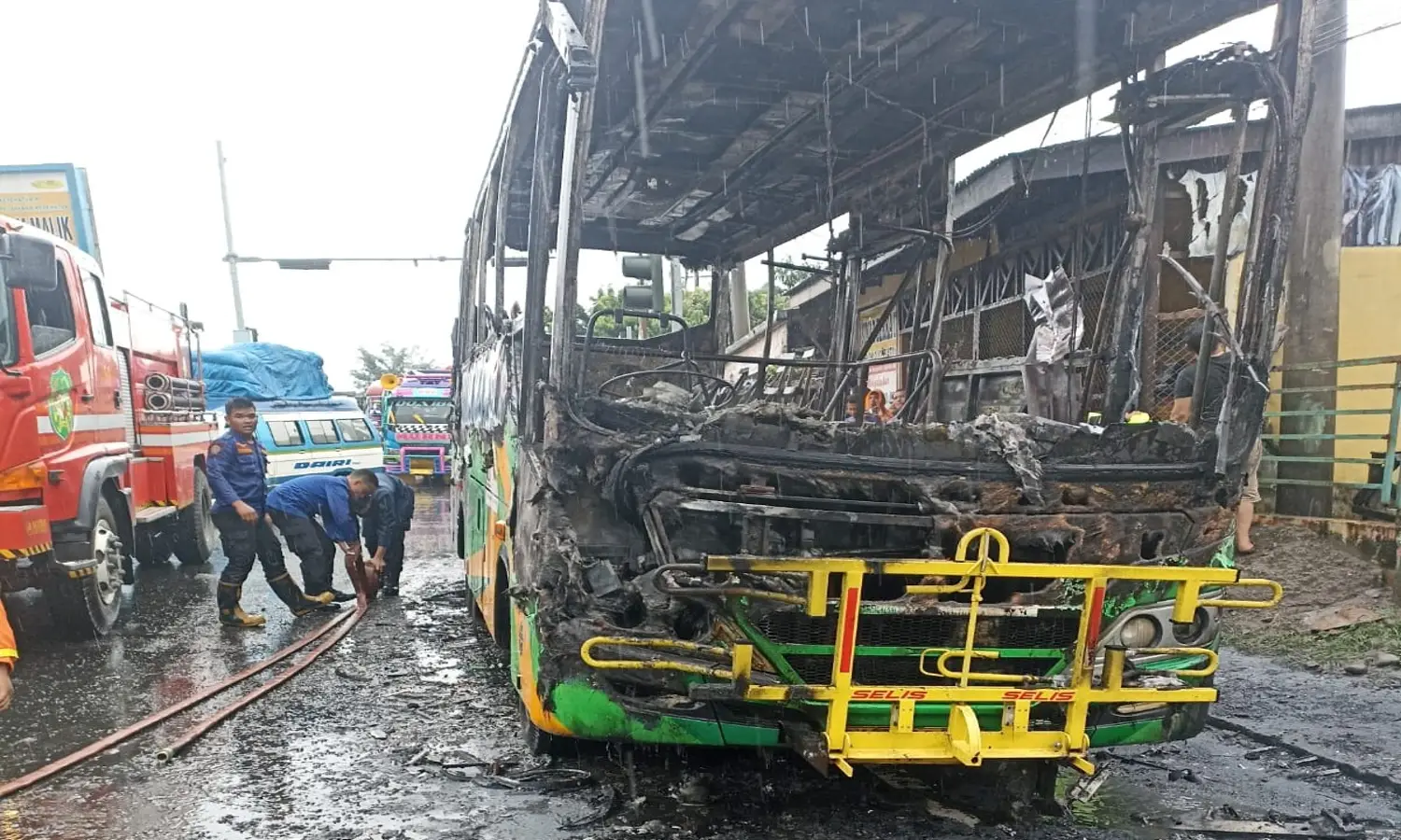 Detik-detik Bus Trans Metro Deli Ludes Terbakar di Jalan Jamin Ginting Medan