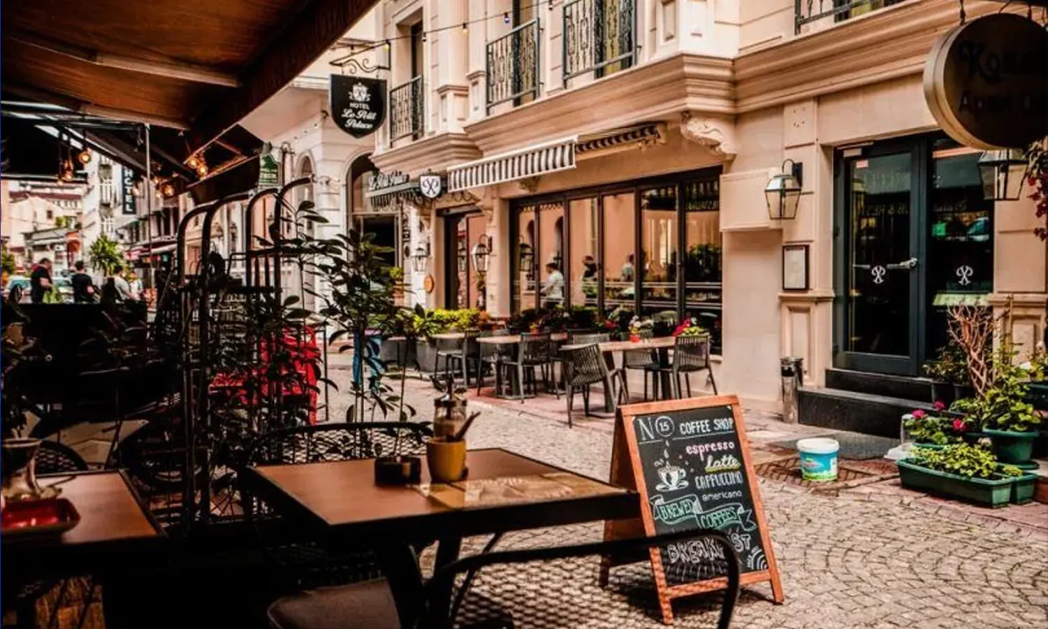 10 Rekomendasi Cafe Instagramable di Surabaya yang Lagi Hits