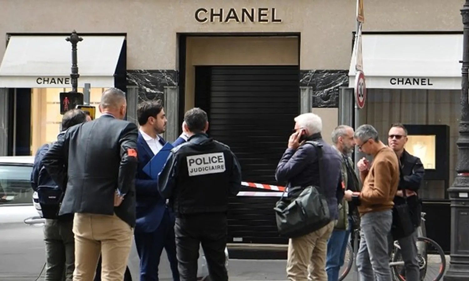 Butik Chanel di Paris Dirampok Geng Bersenjata