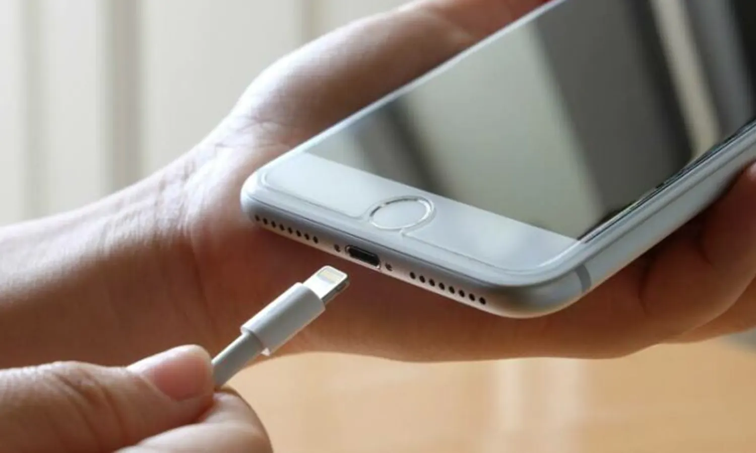 iPhone Pertama dengan USB Type C Akan Meluncur Tahun Depan