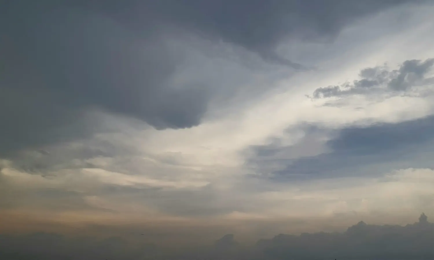 Prakiraan Cuaca DKI Jakarta 8 Mei 2023: Jakarta Selatan Hujan Petir!
