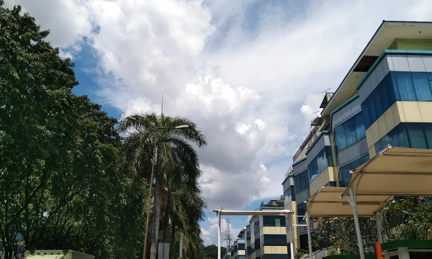Prakiraan Cuaca DKI Jakarta 9 Juni 2023: Pagi Hari Disambut Cerah Berawan!