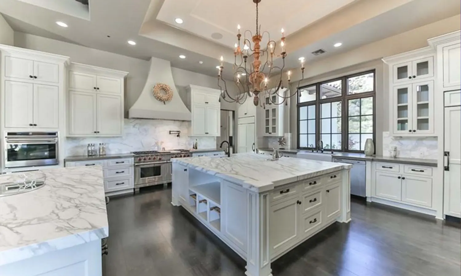 10 Inspirasi Dapur Luas dan Mewah, Tampil Lebih Elegan