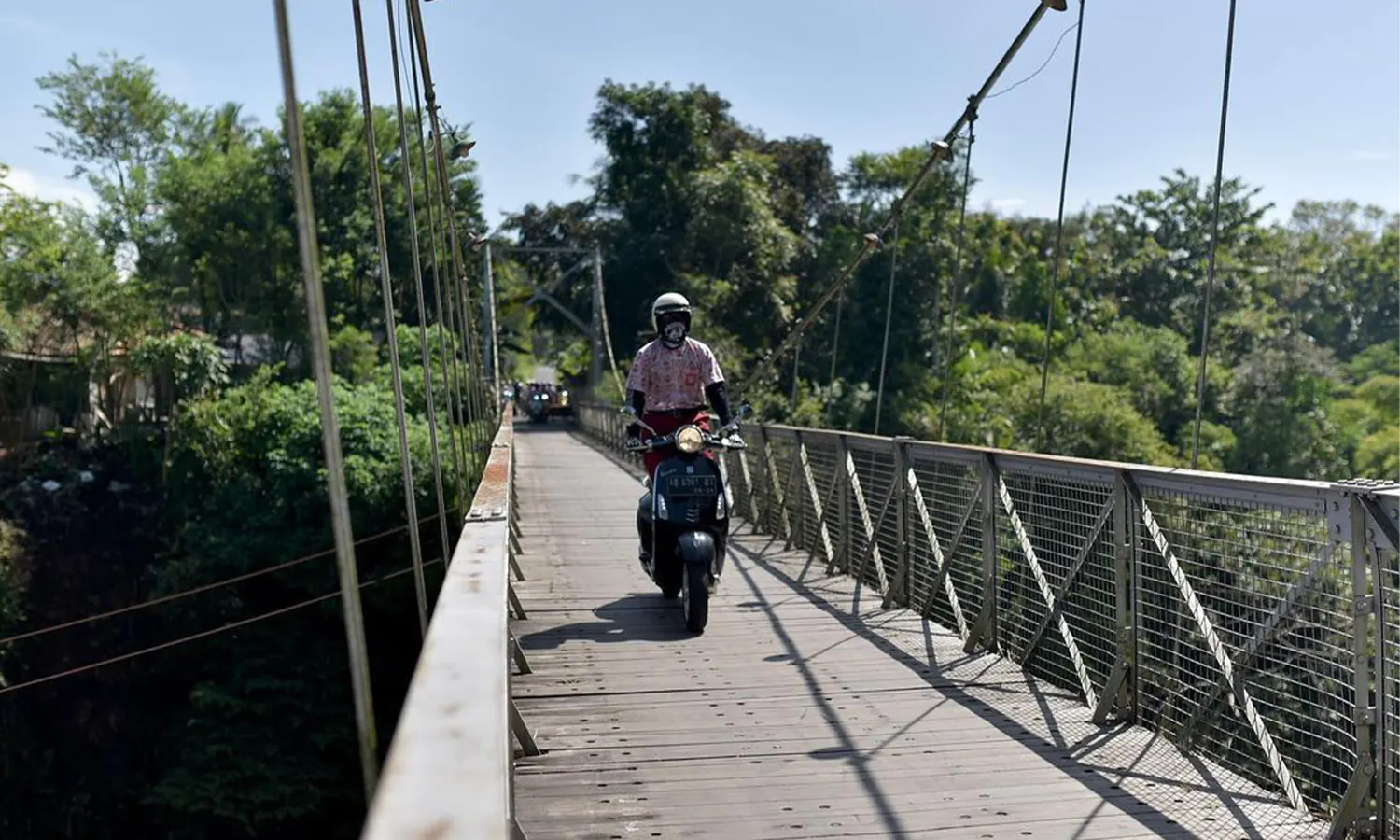 5 Potret Macho Desta Saat Kembali Mengaspal