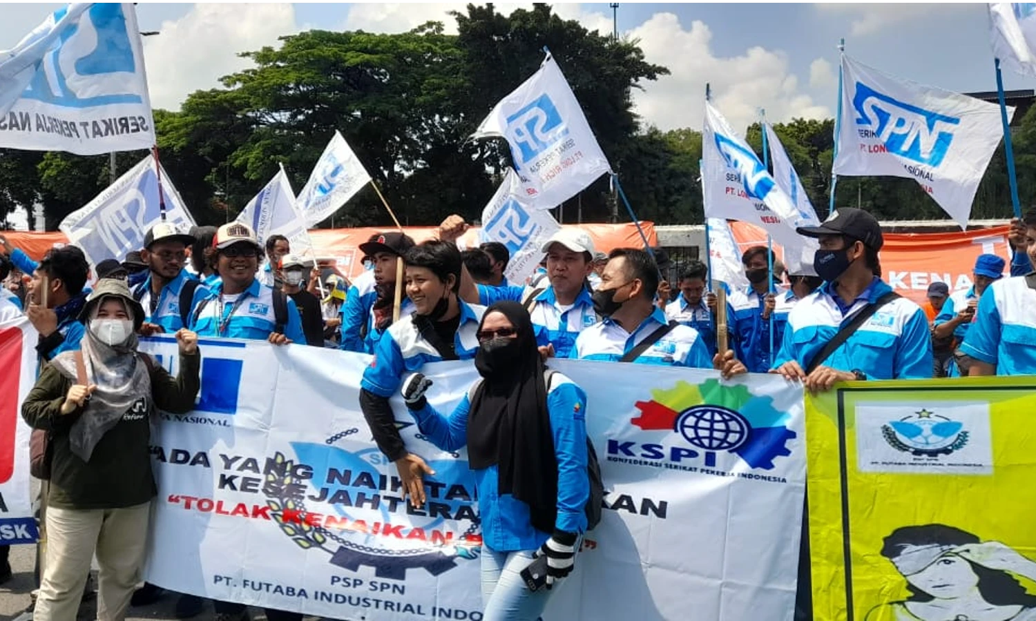 Demo di Depan Gedung DPR RI: Serikat Buruh Ancam Lumpuhkan Ekonomi Nasional Apabila Harga BBM Tidak Diturunkan