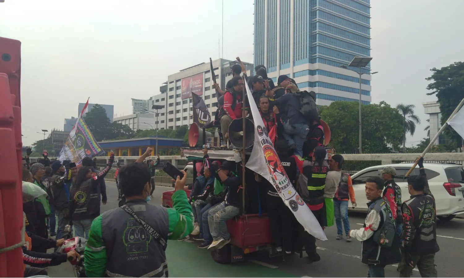 Tolak Kenaikan BBM, Buruh dan Mahasiswa Akan Turun ke Jalanan Hari Ini