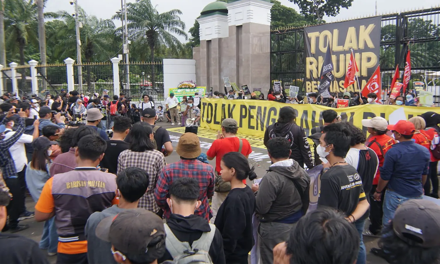 UU Ciptakerja Sah, LBH Jakarta Nilai DPR Abaikan Suara Rakyat