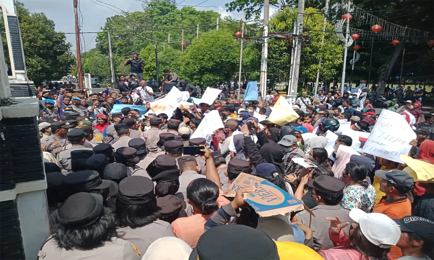 Wali Kota Susanti Dewayani Didemo karena Melanggar Janji Jabatan