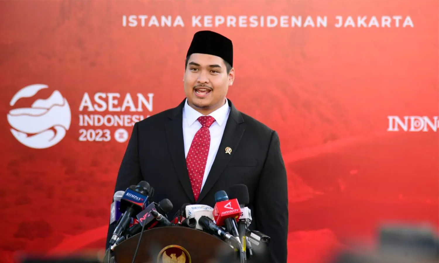 Jokowi Buka Suara soal Menpora di Panggil Kejagung