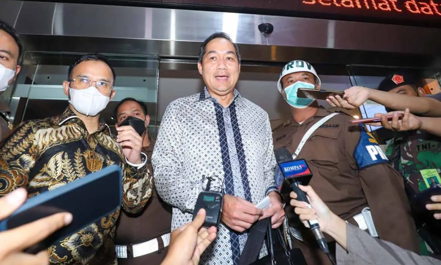 Usai Diperiksa Selama 12 Jam, Kejagung Sita Dokumen dari Eks Mendag Lutfi