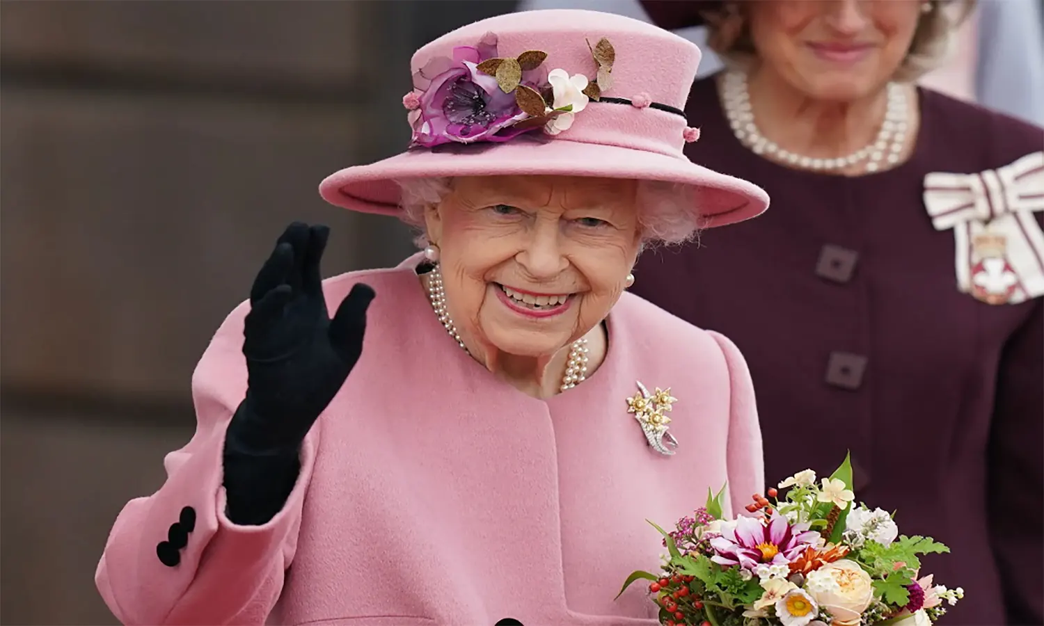 Istana Diam, Para Ahli Berlomba Ungkap Penyebab Kematian Ratu Elizabeth II