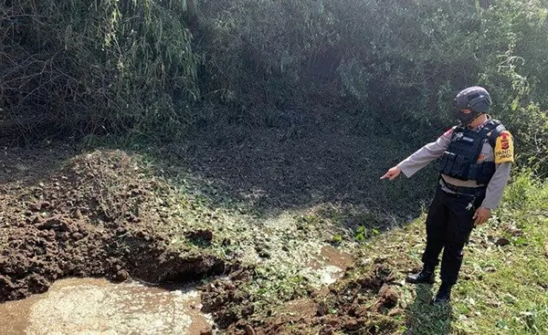 Gegana Brimob Polda Jabar Musnahkan Benda Mirip  Rudal