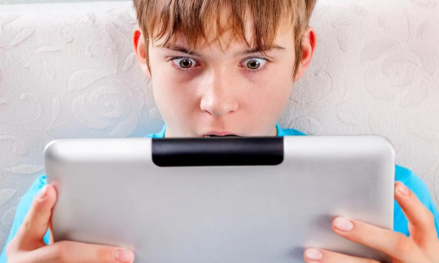 Gegara Kepergok Nonton Film Porno, Pria Mesir Dipukuli dan Dilempar Keluar Angkot