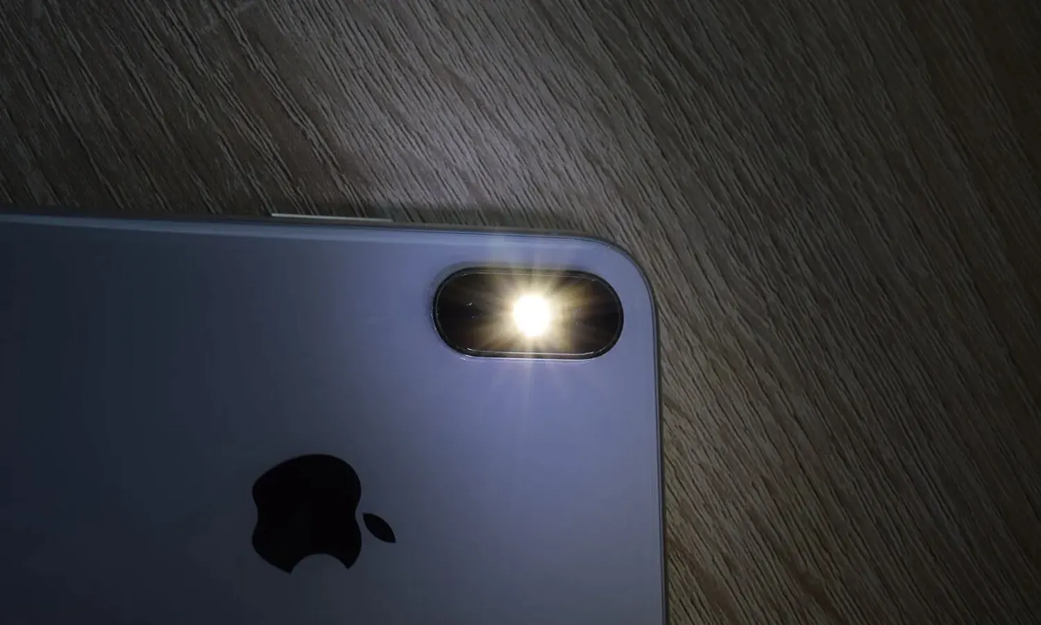 Cara Mengaktifkan Lampu Flash iPhone Menjadi Tanda Notifikasi 