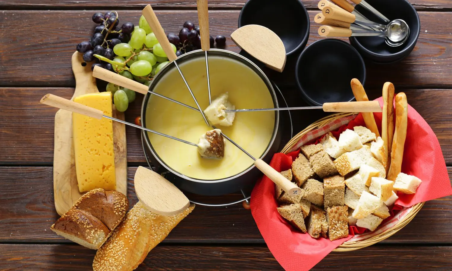 Sejarah dan Resep Fondue, Hidangan Legendaris Swiss yang Telah Mendunia