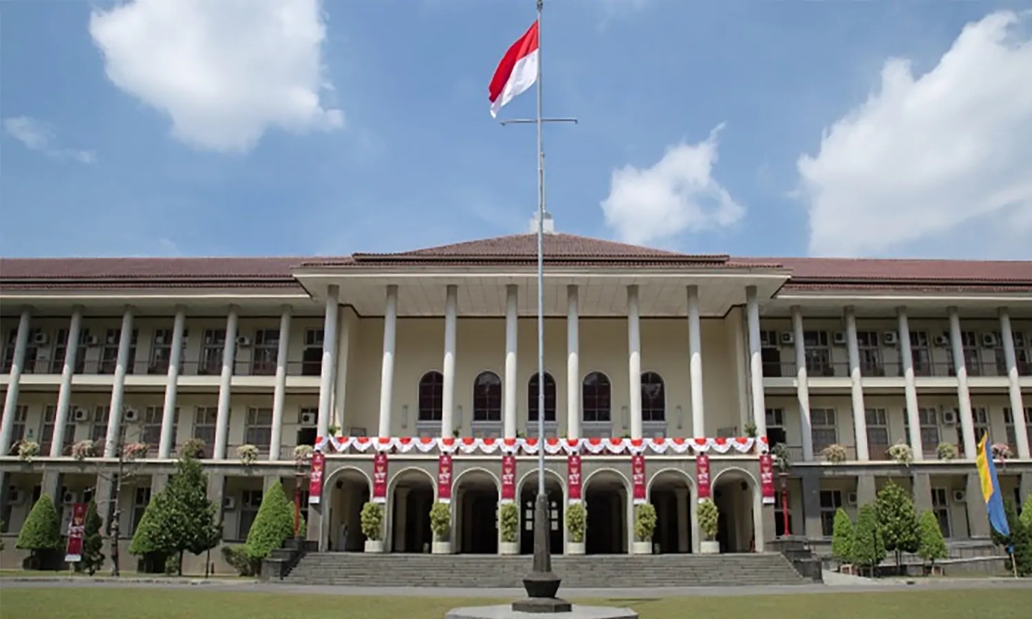 UGM Buka Pendaftaran Seleksi Ujian Mandiri 2022, Cek Informasinya!