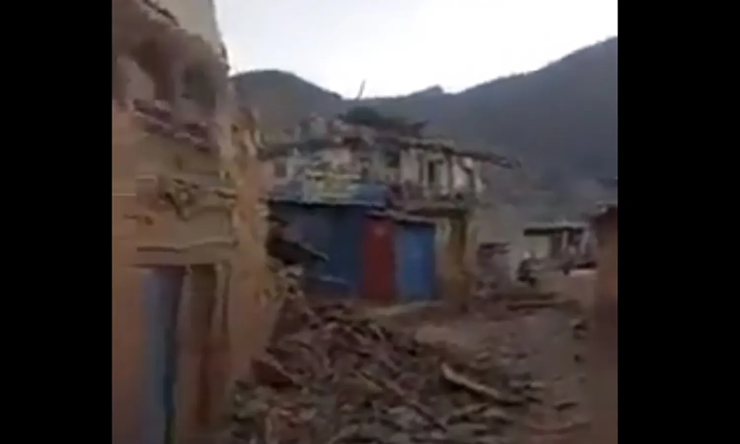 Gempa Magnitudo 6,4 Guncang Nepal, 128 Orang TewasÂ 