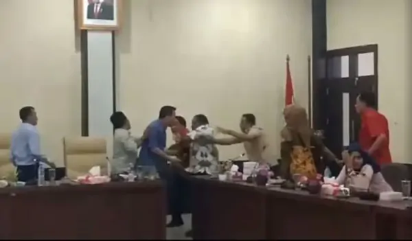 Angota DPRD Labuhan Selatan Ricuh Saat Bahas Dana Tangung Jawab Sosial Perusahaan