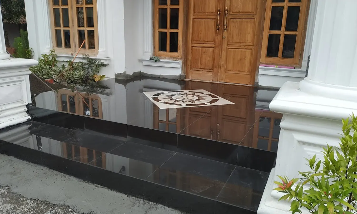 10 Motif Granit Teras Depan Rumah Mewah dan Menawan