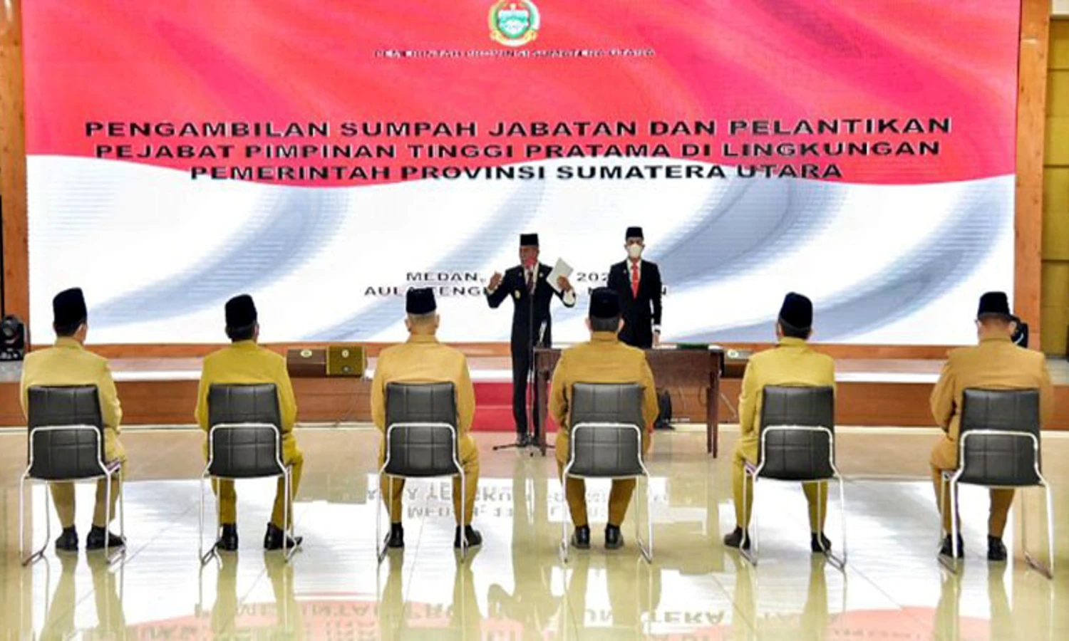 Lantik 11 Kepala OPD, Gubsu Tekankan Agar Bekerja Secara Profesional