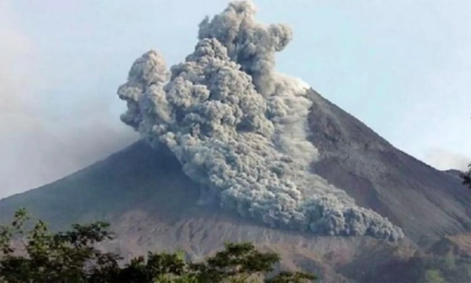 Gunung Merapi Jateng Luncurkan 9 Guguran Lava Setinggi 2.000 Meter Hari Ini