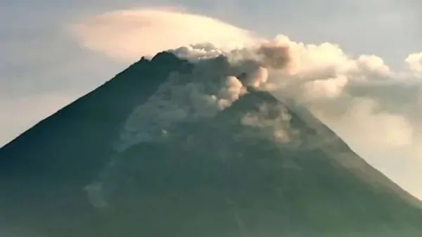 Gunung Merapi Luncurkan Awan Panas Sebanyak 4 Kali Sejauh 3 Kilometer