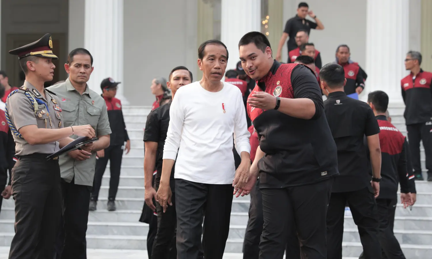 Jokowi Serahkan Bonus Rp289 M kepada Atlet dan Pelatih SEA Games 2023