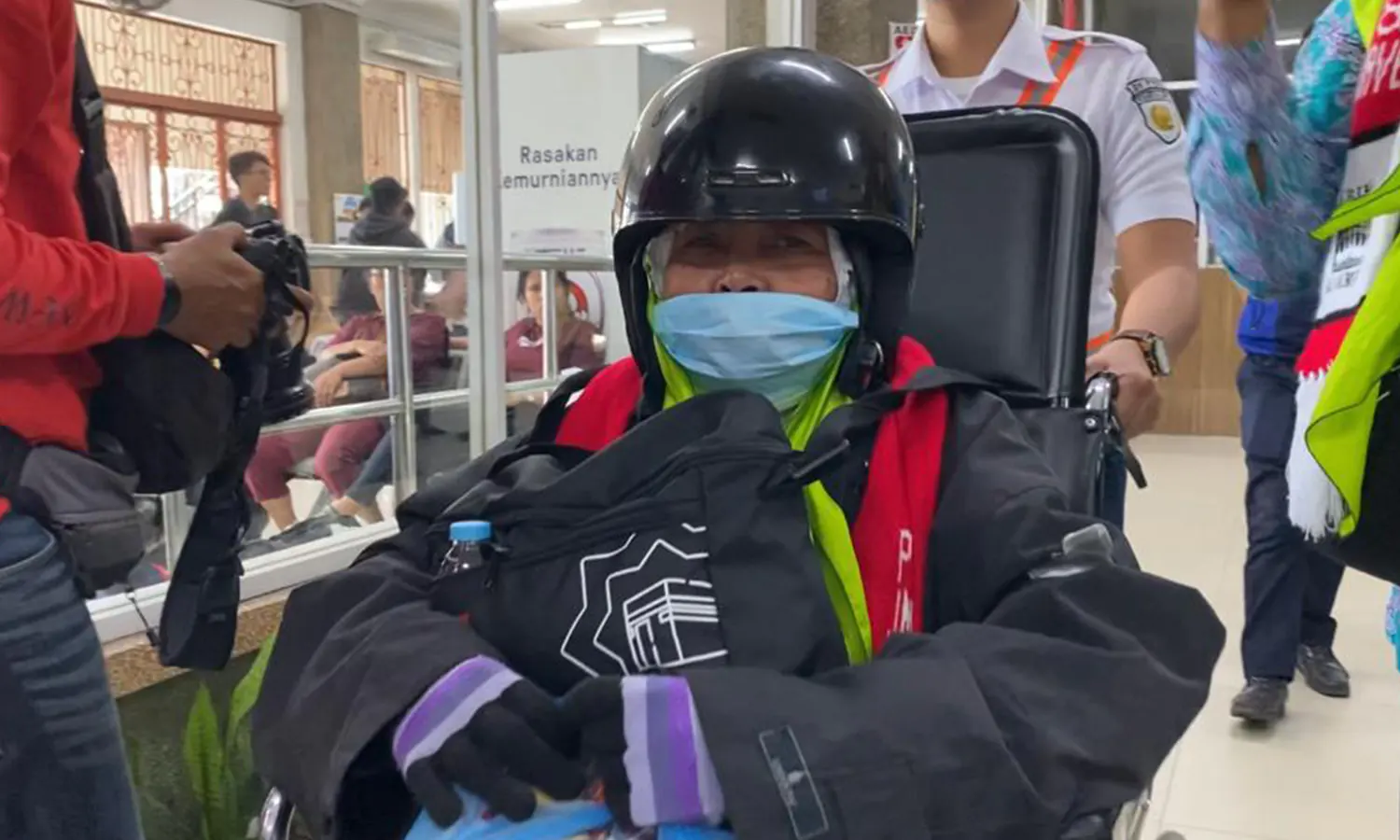 Begini Cerita Jemaah Calon Haji Asal Labuhanbatu yang Berpakaian Seperti Astronaut, Tak Tahan Dingin dan Pakai Helm