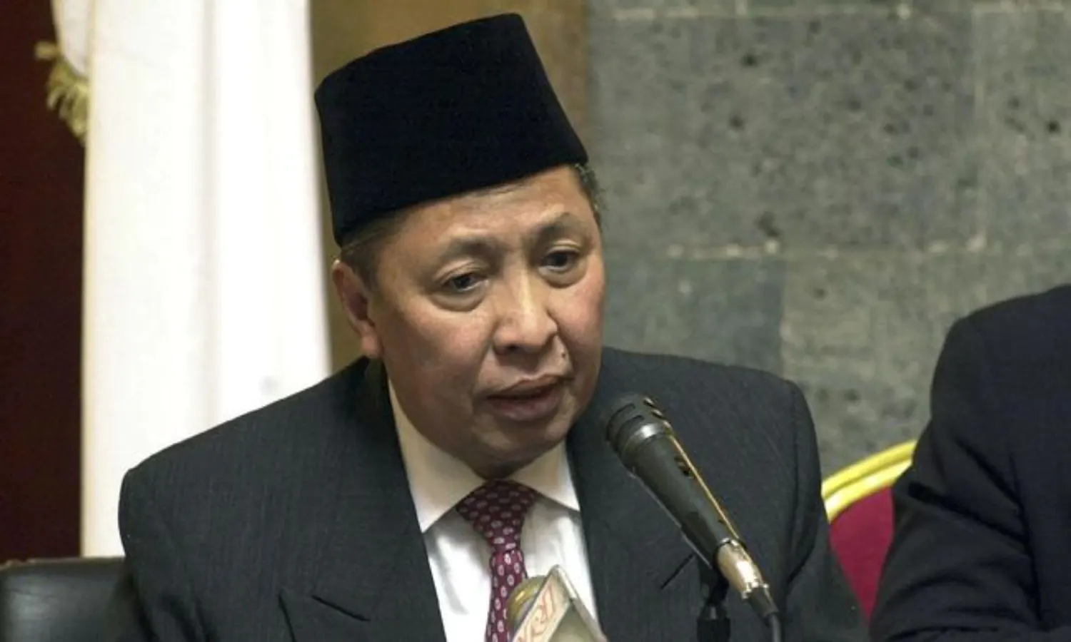 Mengenal Sosok Hamzah Haz, Wapres ke-9 RI yang Tutup Usia Hari Ini