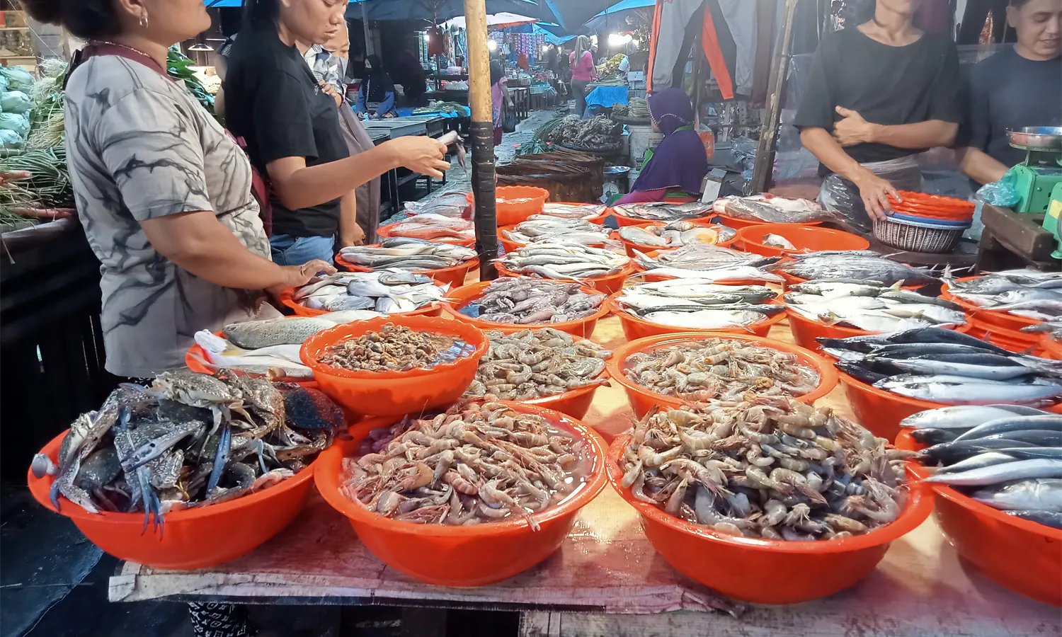 Menjelang bulan puasa H-1, ikan laut mengalami penurunan harga dari sebelumnyaÂ 