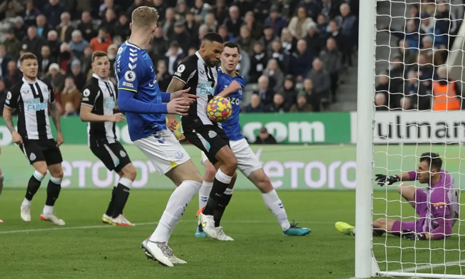 Hasil Liga Inggris: Tim Sultan Newcastle Kalahkan Everton 3-1