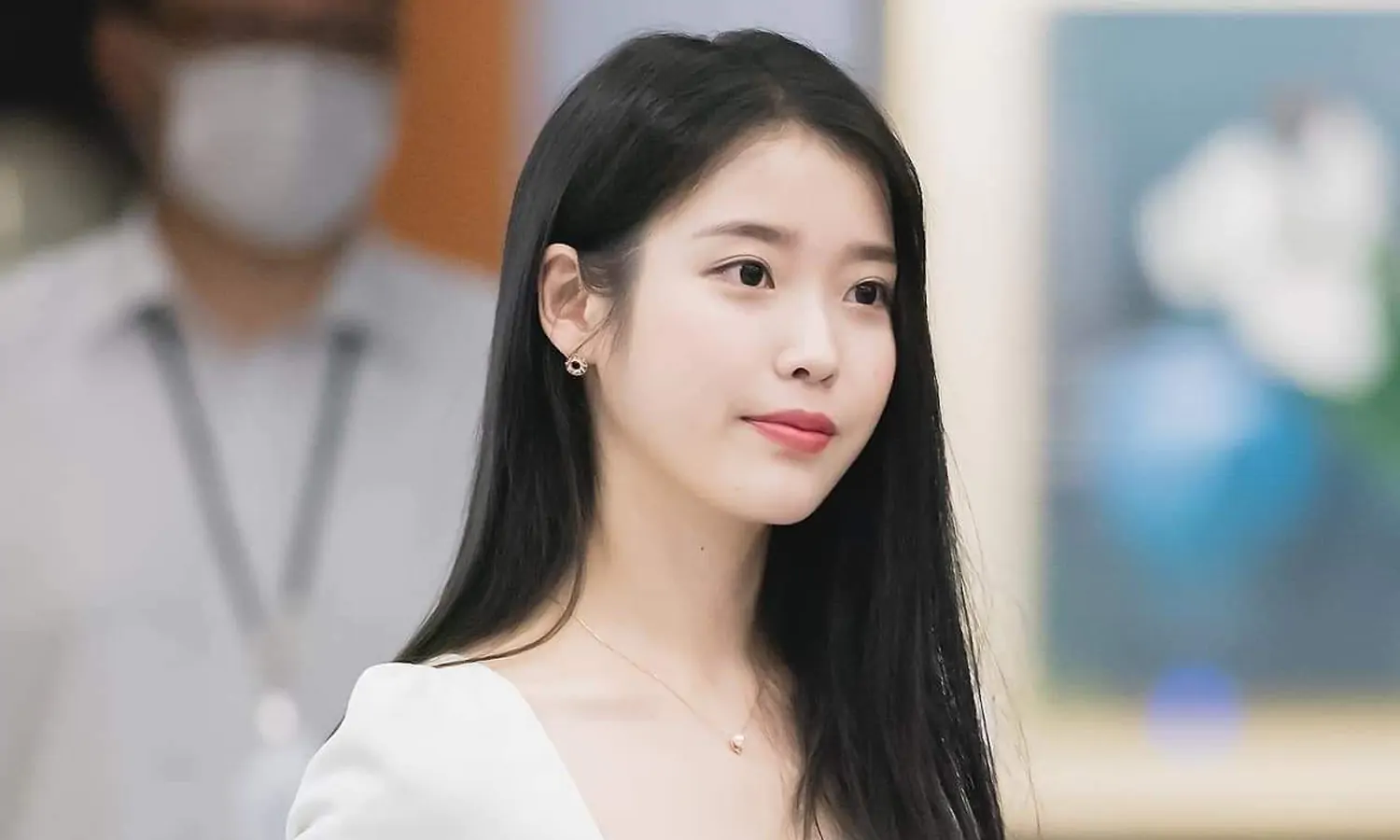 IU Terpaksa Jalani Tes Covid 19, Ada Apa?