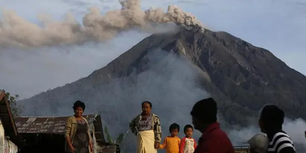 Hari Ini Gunung Sinabung Erupsi 2 Kali
