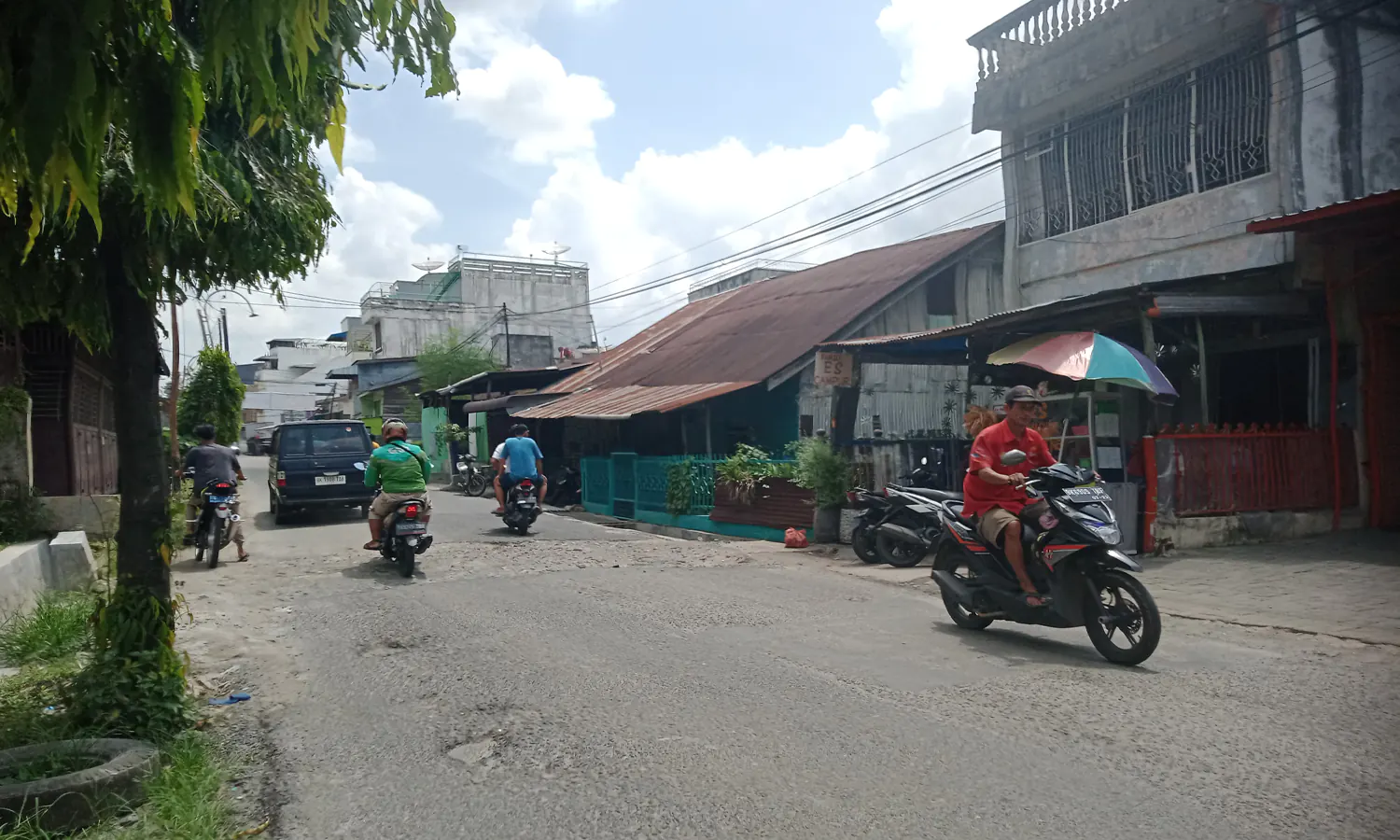 Jalur Alternatif Macet di Pematang Siantar Rusak Parah, Warga Diminta Hati-hati