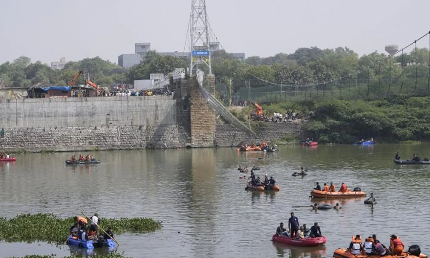 Korban Tewas Jembatan Ambruk di India Mencapai 134 Orang