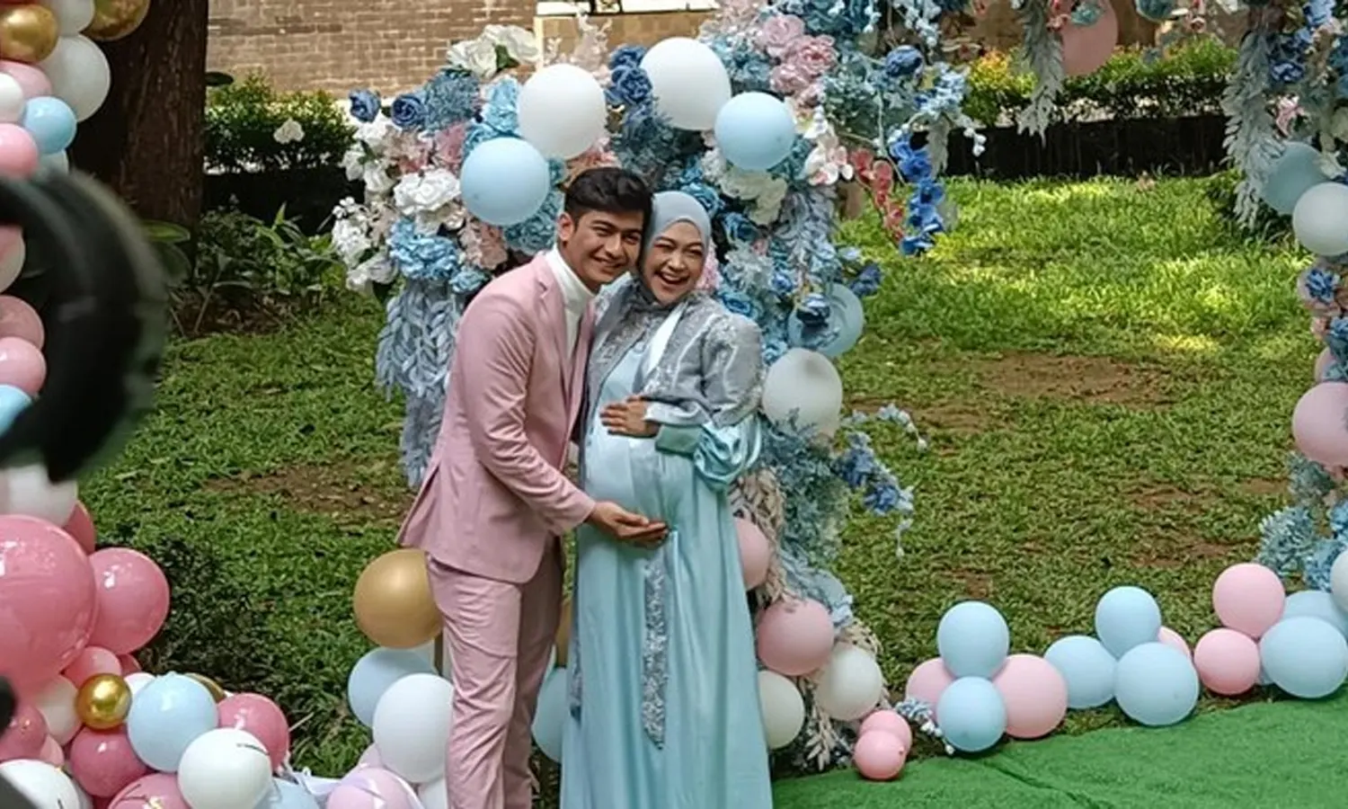 Ria Ricis dan Teuku Rian Umumkan Jenis Kelamin Anak Pertamanya