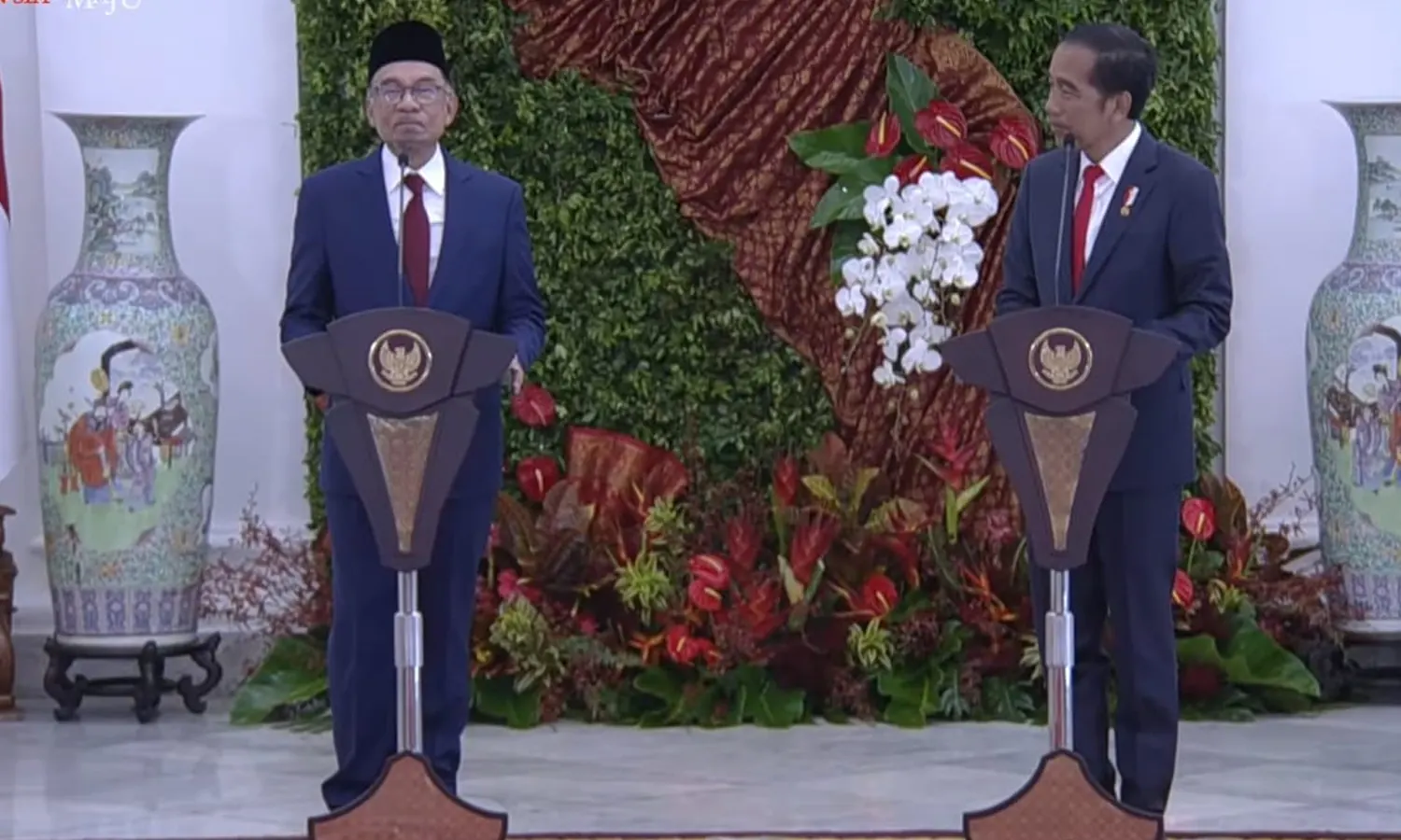 Jokowi Bahas Mengenai Investasi di IKN dan Perbatasan Negara Saat Bertemu Perdana Menteri Malaysia