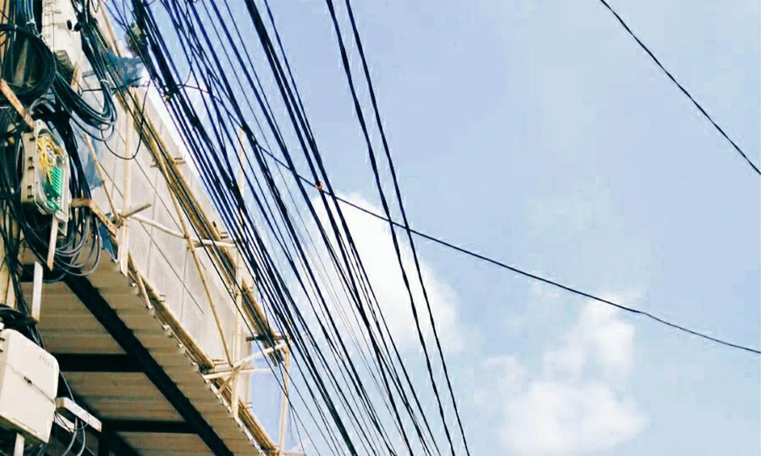 Coba Hindari Kabel, Ojol Tewas Hantam Trotoar di Palmerah