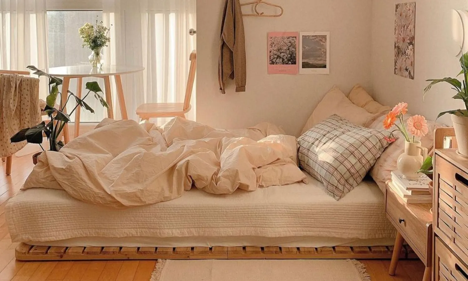 10 Insipirasi Dekorasi Kamar Tidur Sempit Aesthetic