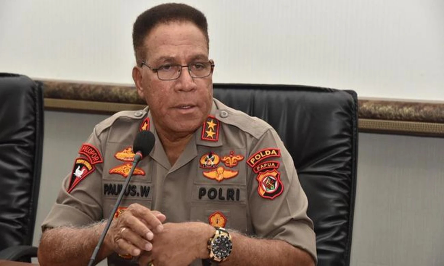 PJ Gubernur Papua Barat Paulus Waterpauw Laporkan Pengacara Lukas Enembe ke Bareskrim