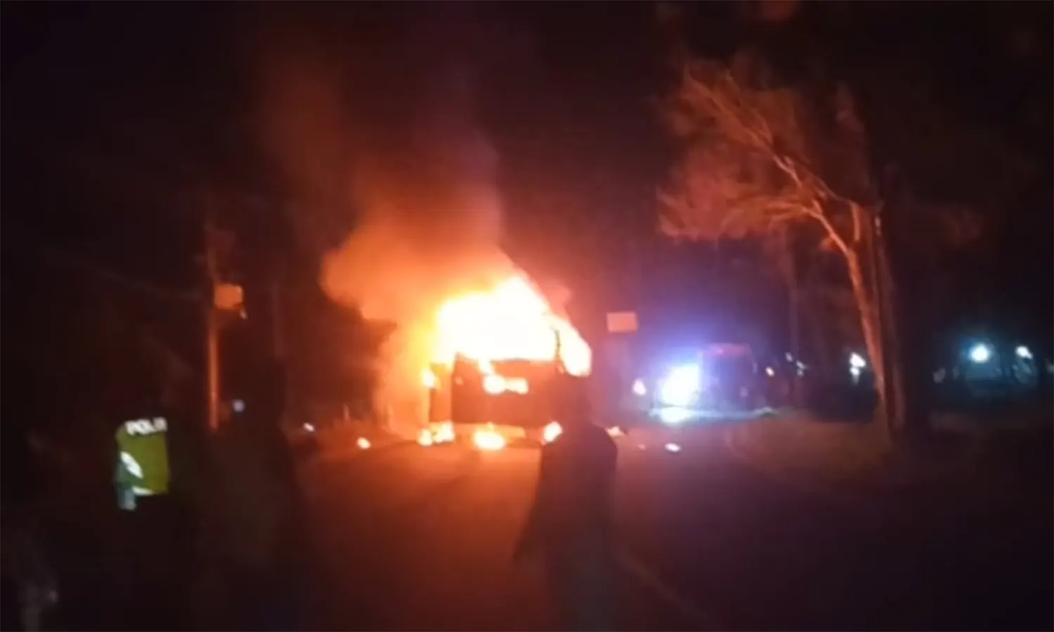 45 Siswa Nyaris Kepanggang di Bus Pariwisata yang Terbakar Setelah Kecelakaan