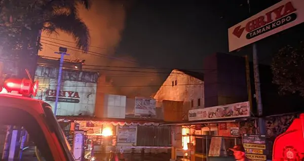 Kebakaran Hanguskan Hampir Seluruh Griya Taman Kopo Indah Bandung, Kerugian Ditaksir Puluhan Miliar