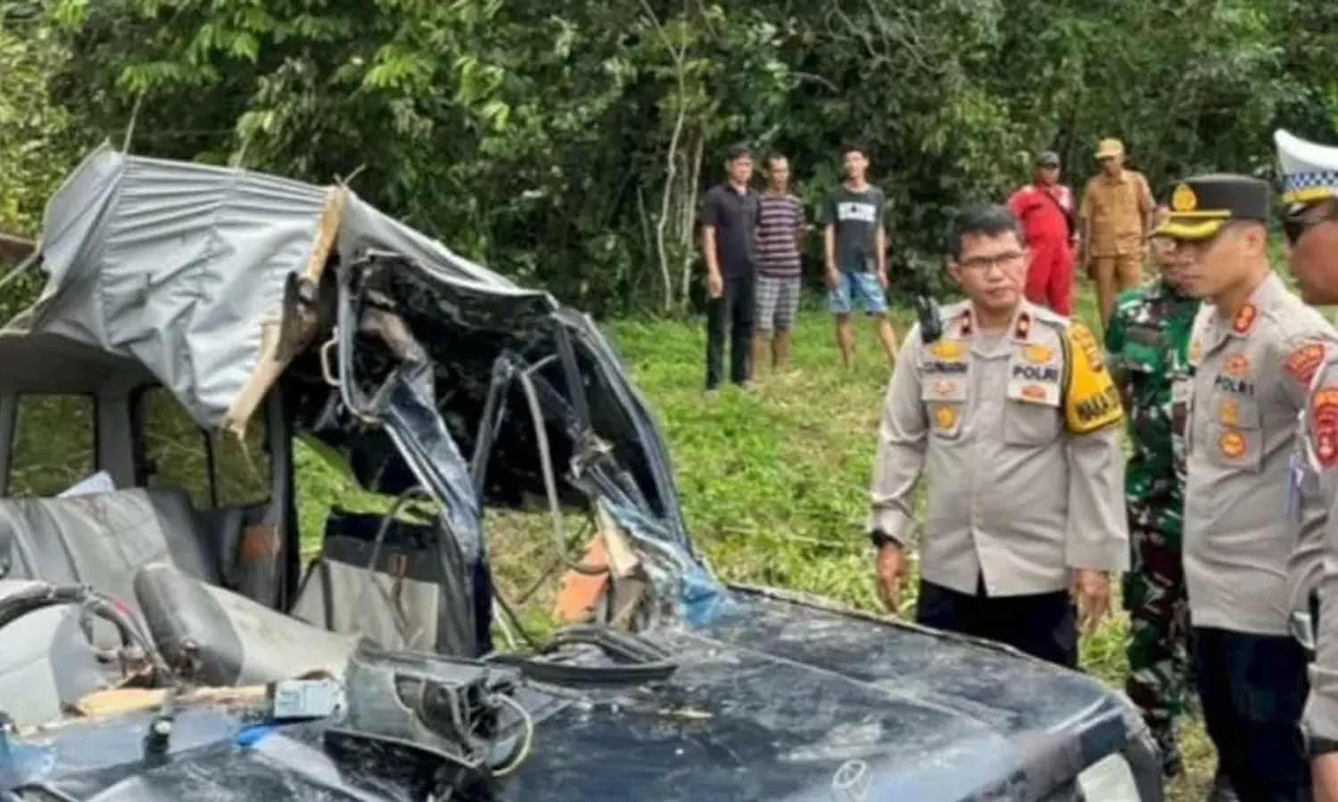 Gagal Menyalip, Lima Penumpang Minibus Tewas akibat Kecelakaan Tunggal di Muara Enim