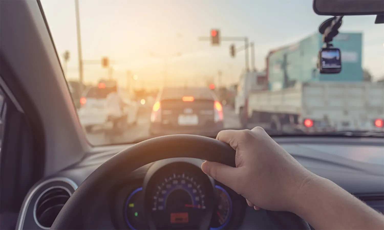 Ketahui Jarak Aman saat Macet Bagi Pengemudi Mobil