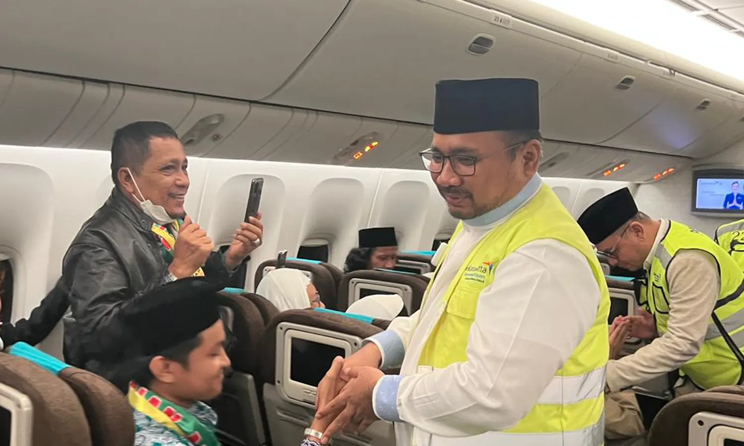Berangkatkan 388 Orang Jemaah Haji Kloter Pertama, Menang: Tidak Perlu Membawa Atribut-atribut Partai atau Organisasi